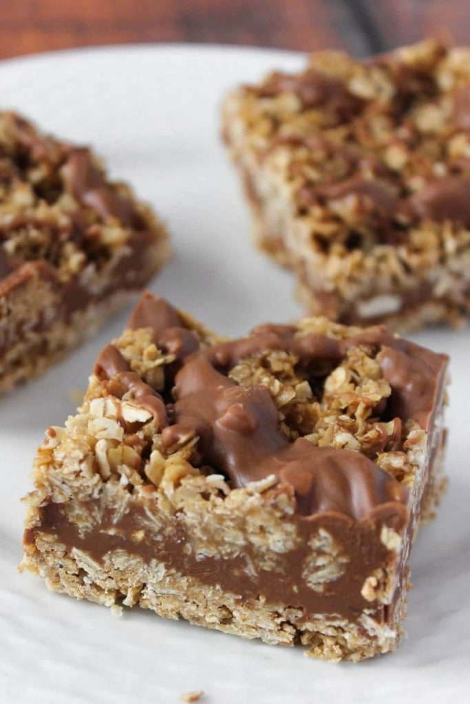 Easy No-Bake Chocolate Oat Bars