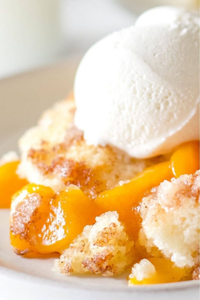 Old-Fashioned Peach Cobbler