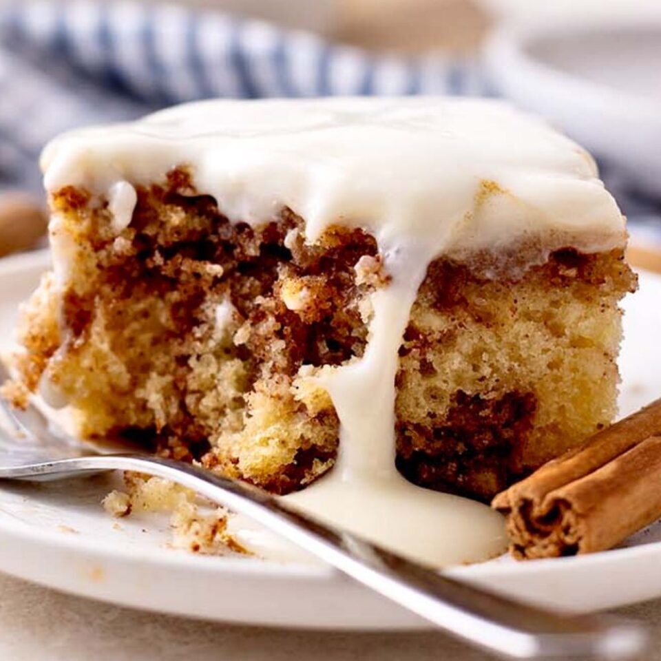 Homemade cinnamon roll cake top recipes